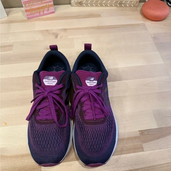 New Balance Women's Purple Fresh Foam Arishi Athletic Shoes - Picture 10 of 11